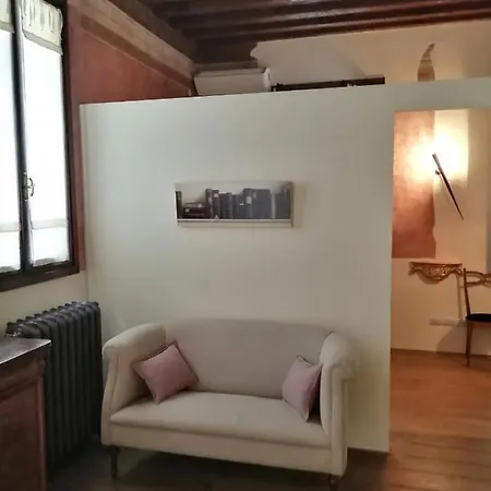Monolocale Nell'antica Zona Del Ghetto. Διαμέρισμα *